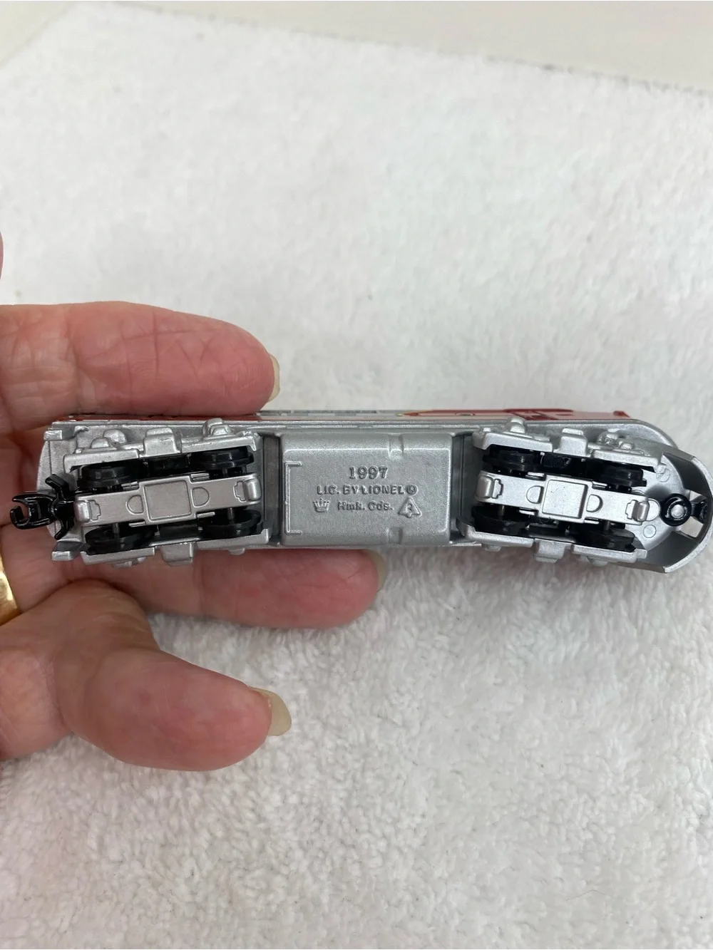 Hallmark Keepsake 1997 Lionel Train  1950 Santa Fe F3 Diesel Locomotive Ornament